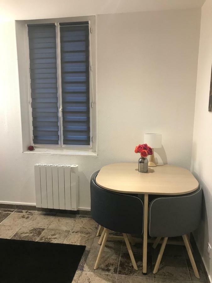 Studio Champagne Au Centre Ville Annecy Exterior photo